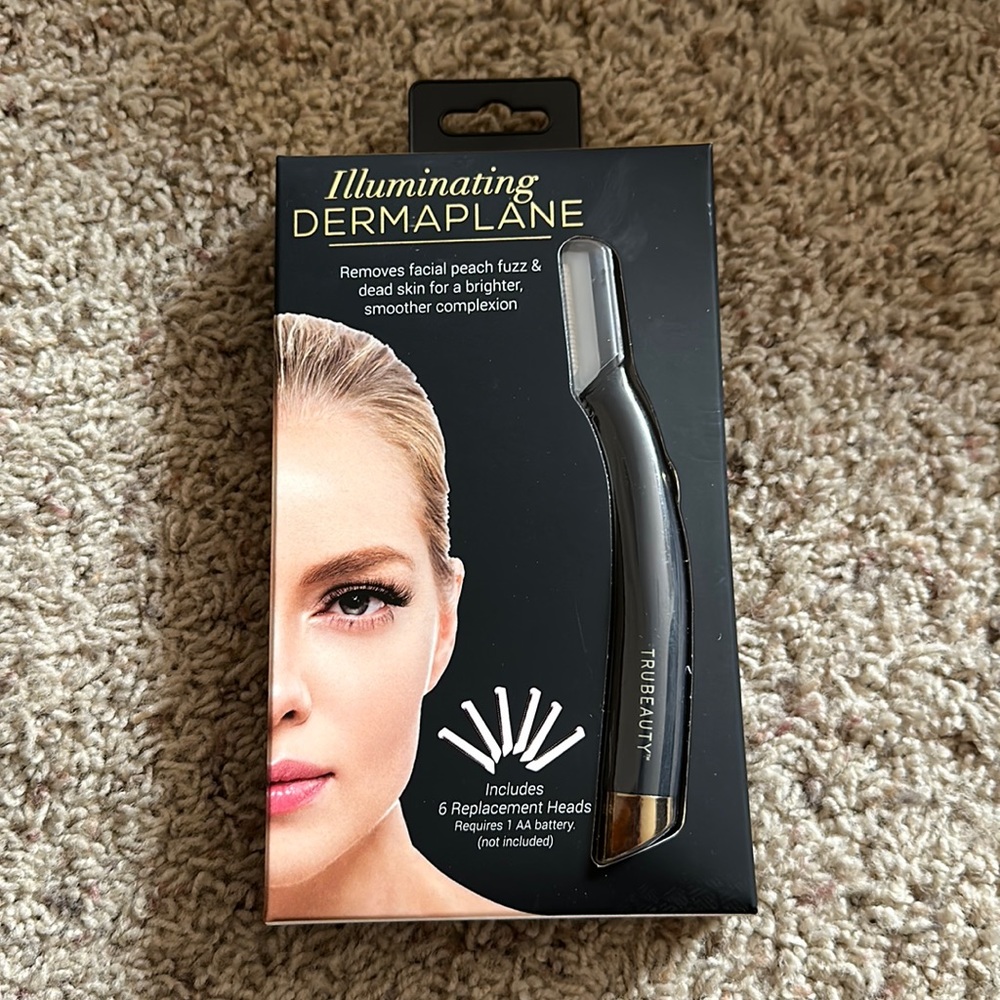 TruBeauty Illuminating dermaplane * new in box- never opened